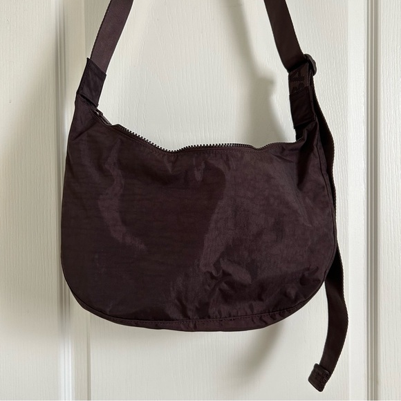 NEW BAGGU Embroidered Get Ready With Me Medium Crescent Bag - Picture 3 of 8